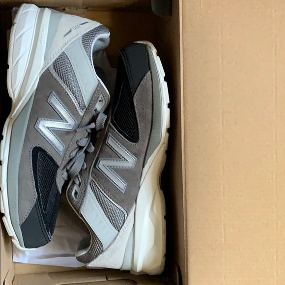 new balance 990v5 youth